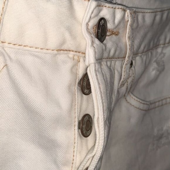 RSQ Womens Vintage High Rise Distressed White Denim Shorts Size 1/25 - Picture 5 of 10